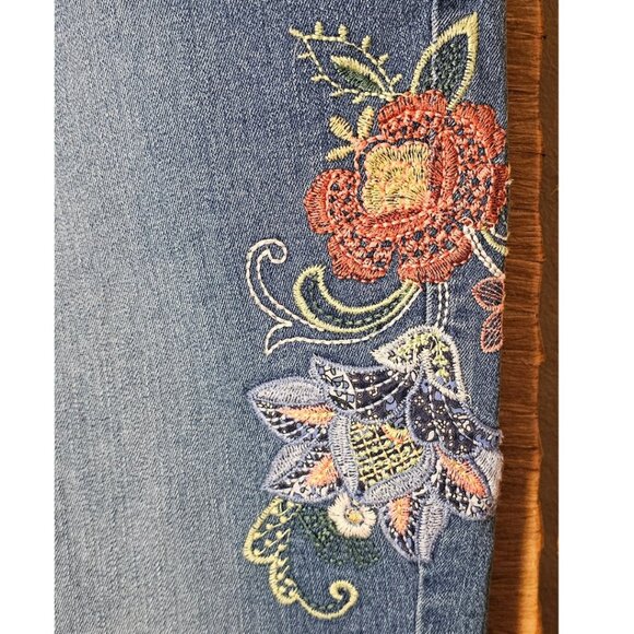 Alfred Dunner Cropped Embroidered Jeans Size 12 - Picture 5 of 5